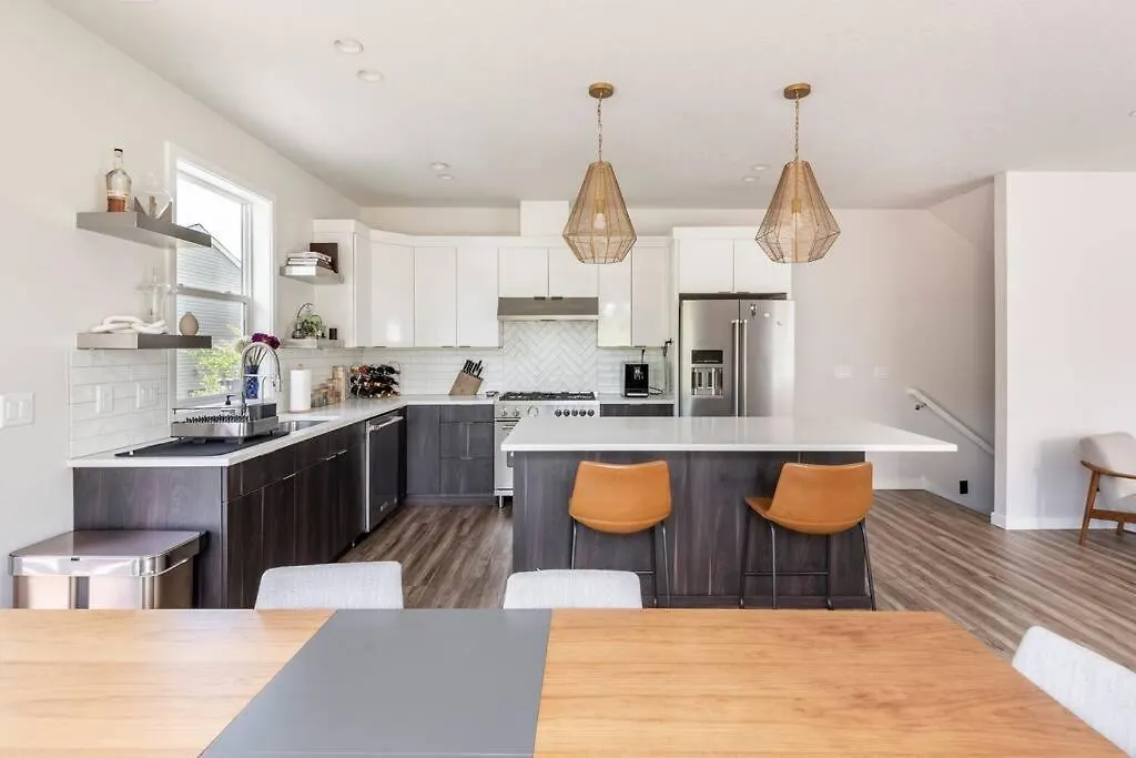 Comfy Family Home, Walkable Neighborhood + Patio! Portland