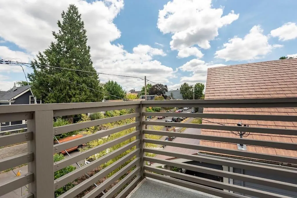 Comfy Family Home, Walkable Neighborhood + Patio! Portland 0*,