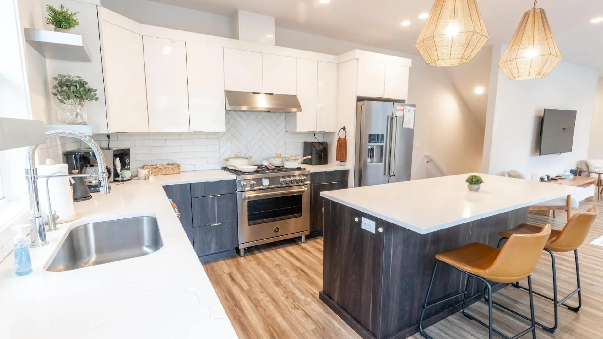 Comfy Family Home, Walkable Neighborhood + Patio! Portland