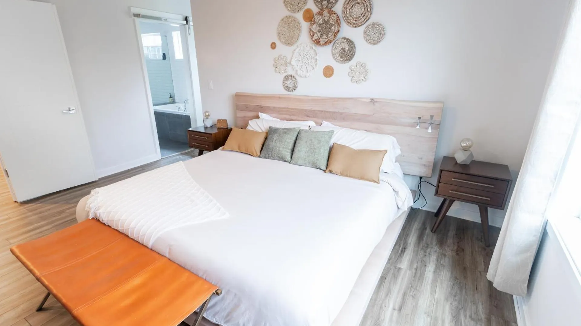 Comfy Family Home, Walkable Neighborhood + Patio! Portland 0*,