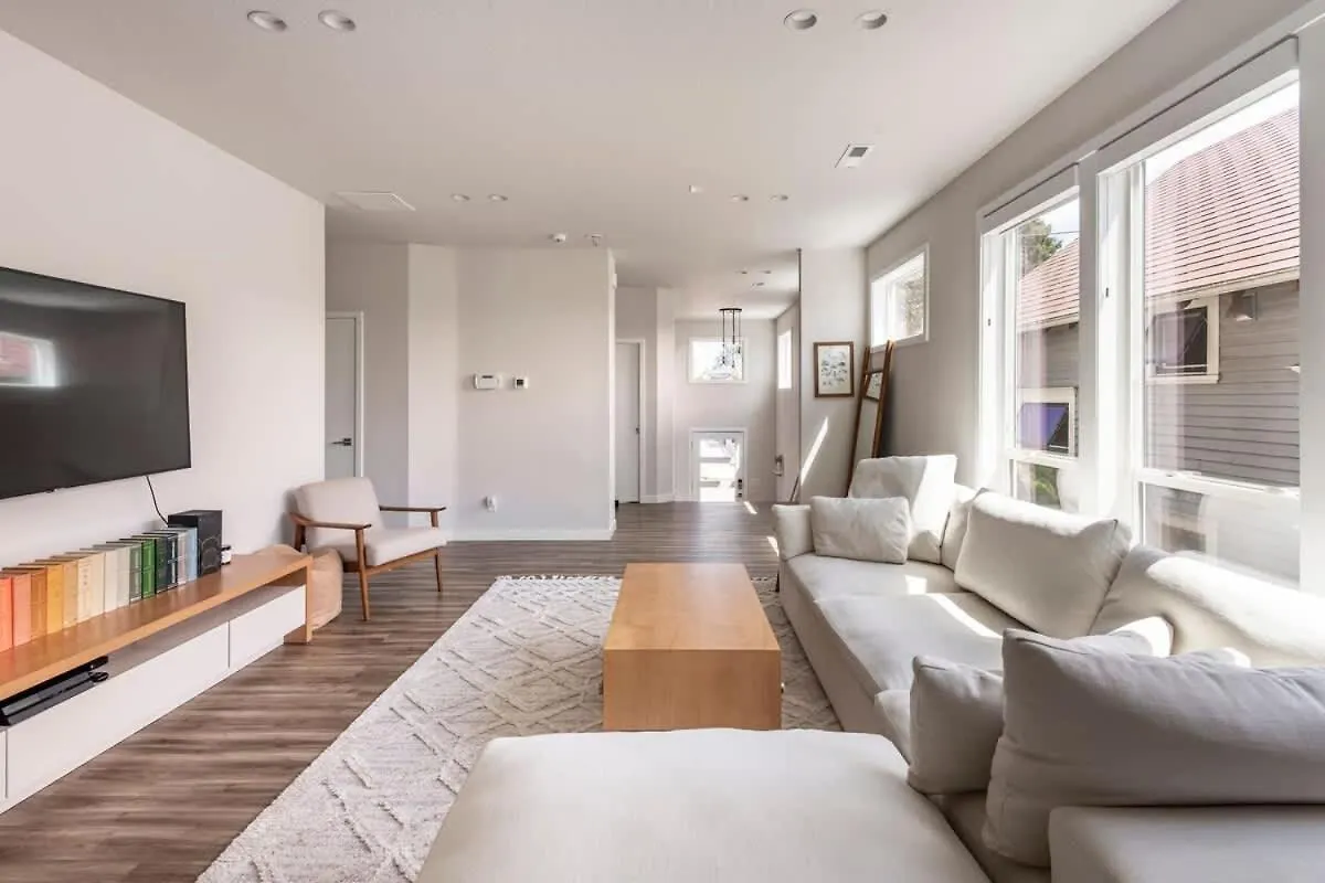 Comfy Family Home, Walkable Neighborhood + Patio! Portland