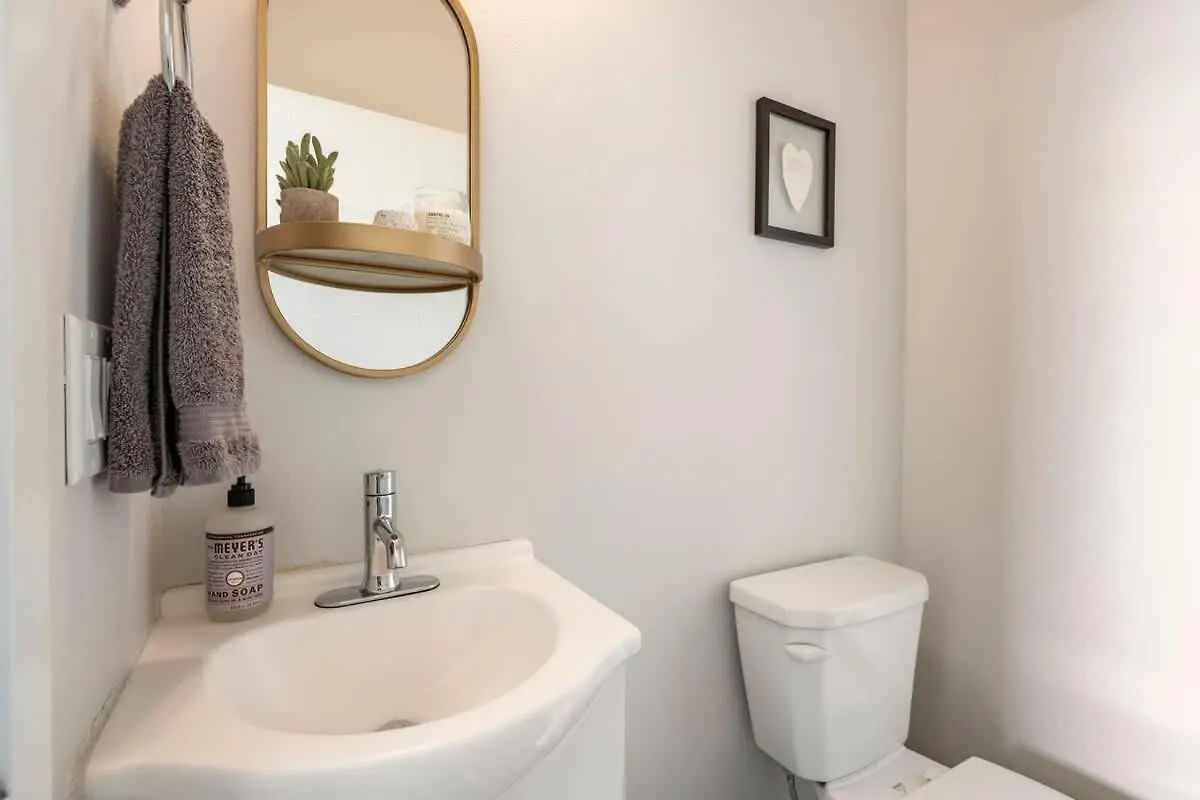Comfy Family Home, Walkable Neighborhood + Patio! Portland 0*,