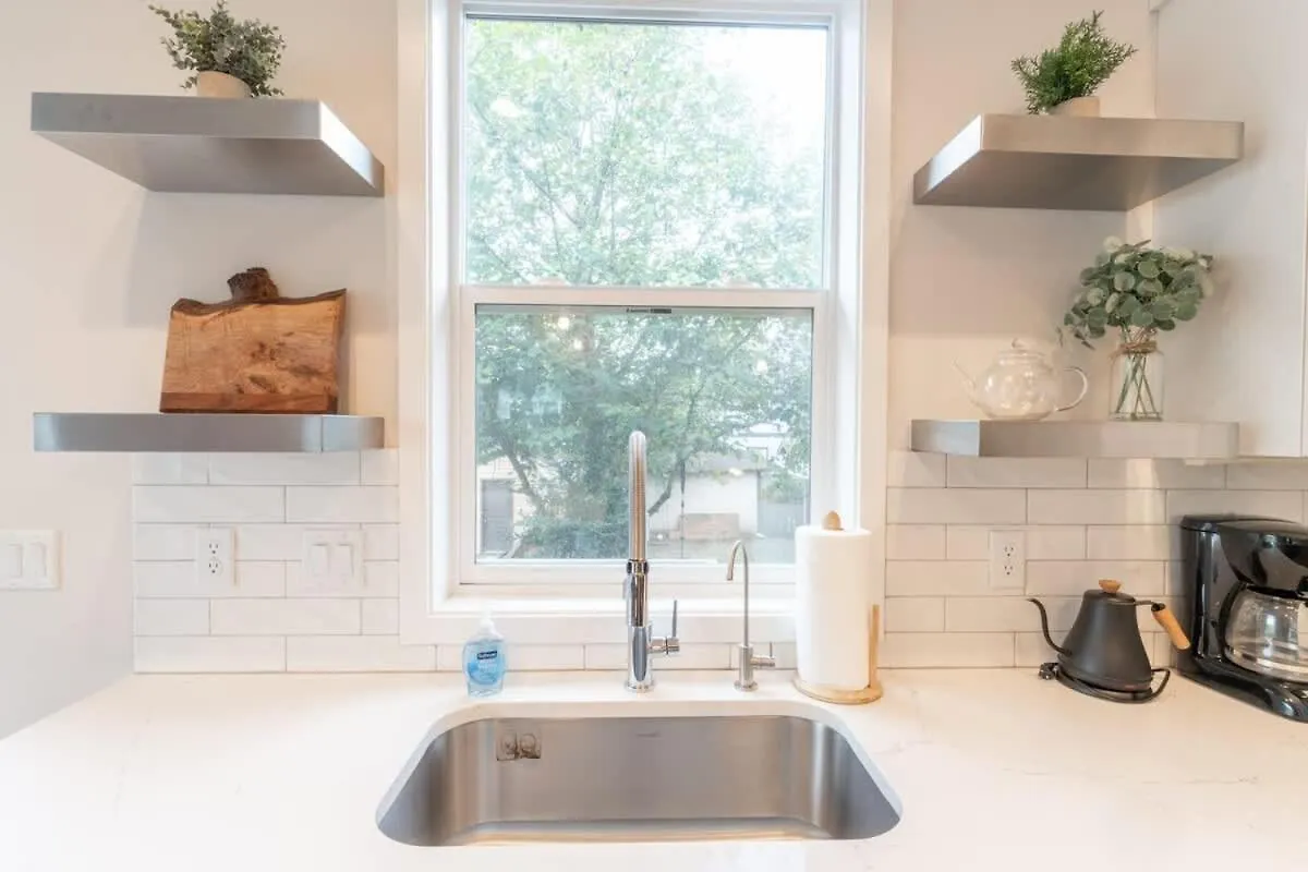 Comfy Family Home, Walkable Neighborhood + Patio! Portland