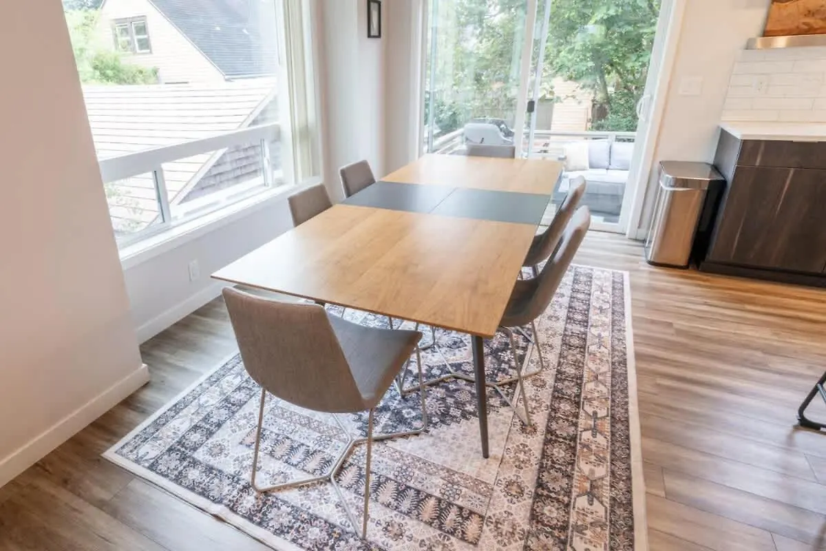 Comfy Family Home, Walkable Neighborhood + Patio! Portland 0*,