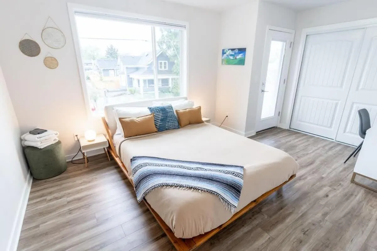 Comfy Family Home, Walkable Neighborhood + Patio! Portland