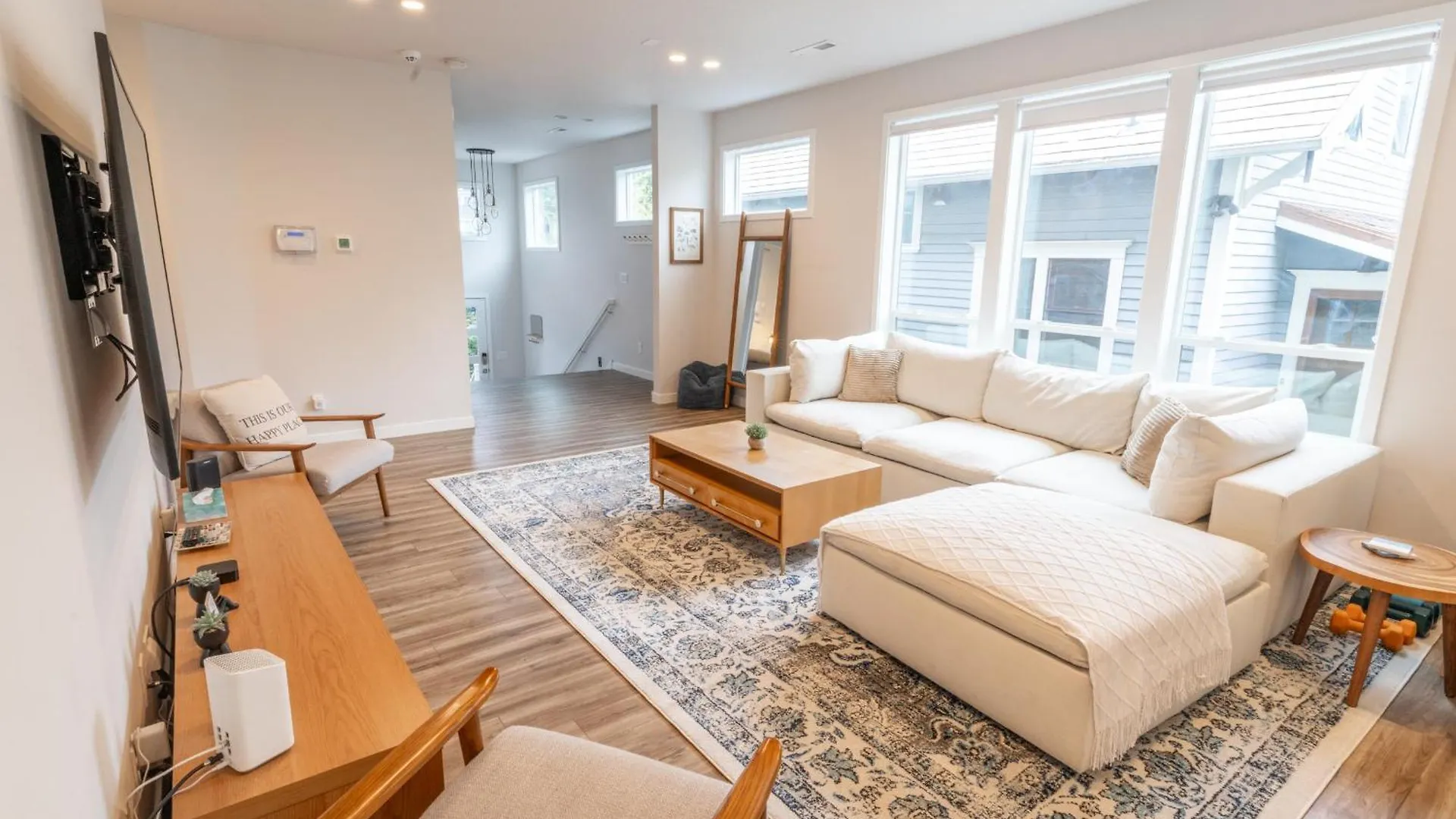 Comfy Family Home, Walkable Neighborhood + Patio! Portland Holiday home