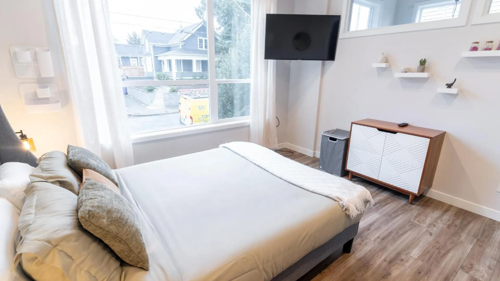 Comfy Family Home, Walkable Neighborhood + Patio! Portland Holiday home
