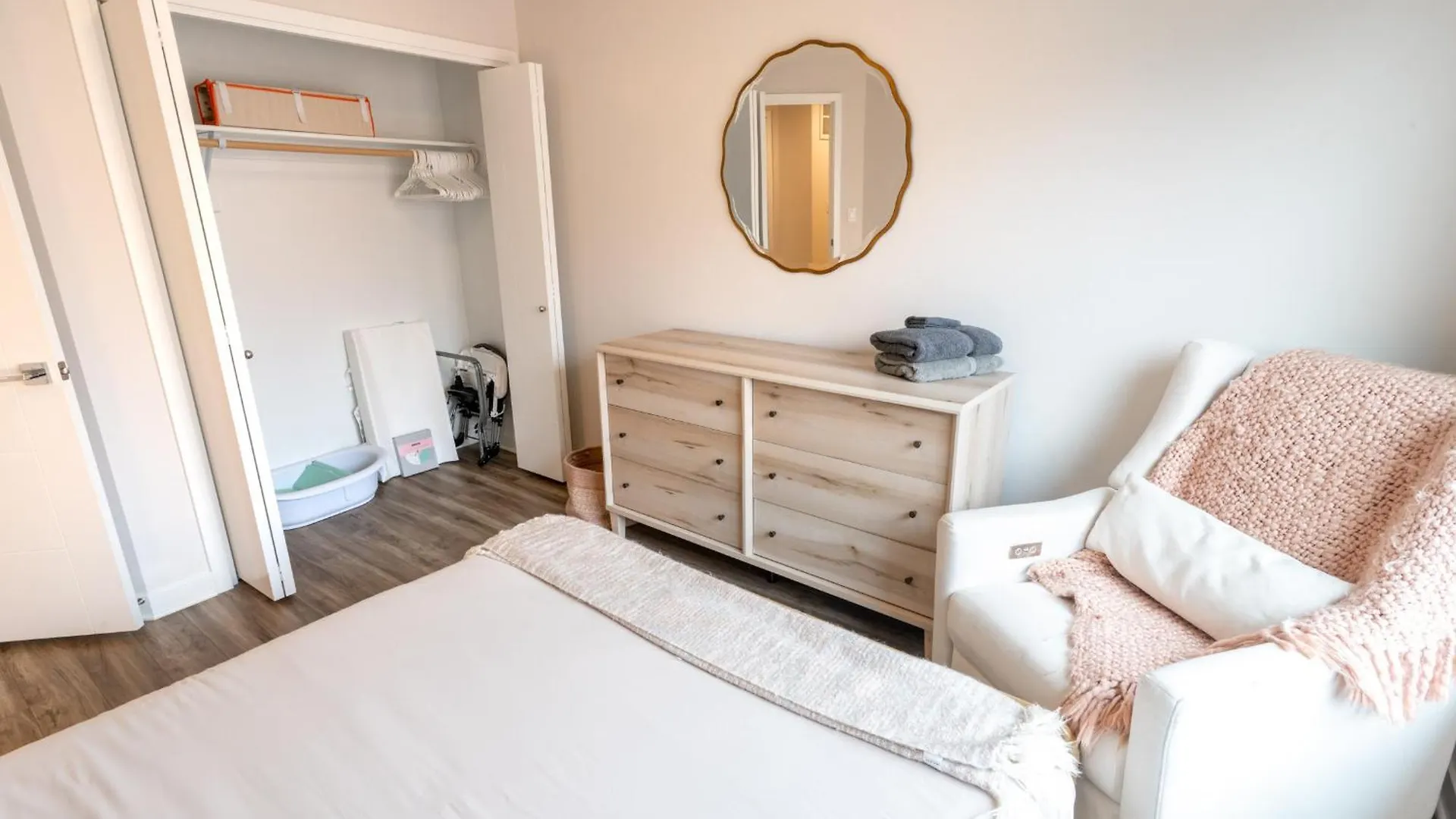 Comfy Family Home, Walkable Neighborhood + Patio! Portland Holiday home