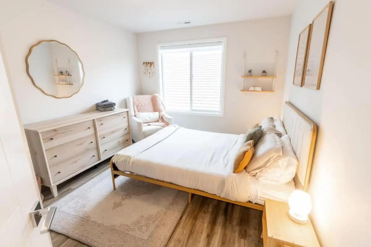 Comfy Family Home, Walkable Neighborhood + Patio! Portland 0*,