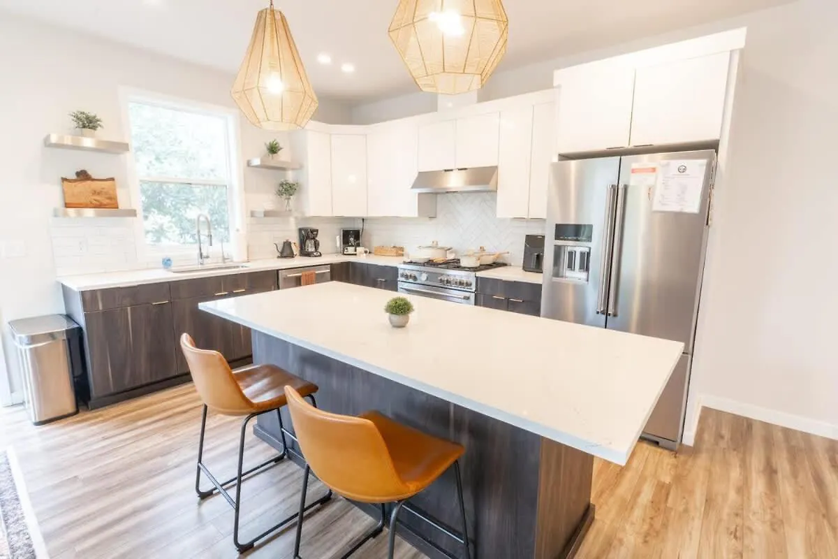 Comfy Family Home, Walkable Neighborhood + Patio! Portland Holiday home