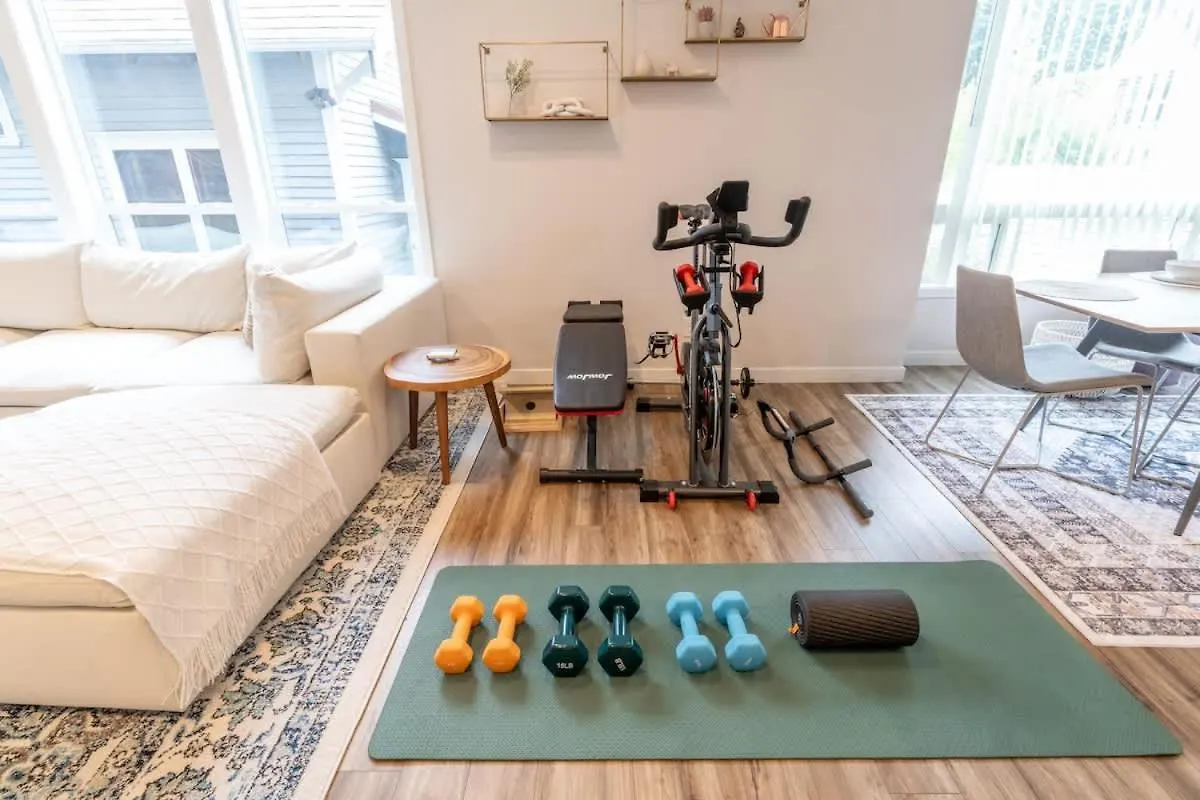 Comfy Family Home, Walkable Neighborhood + Patio! Portland