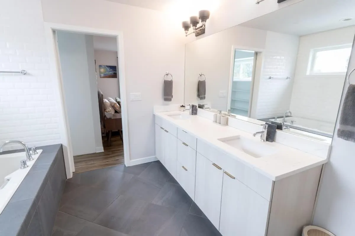 Comfy Family Home, Walkable Neighborhood + Patio! Portland Holiday home