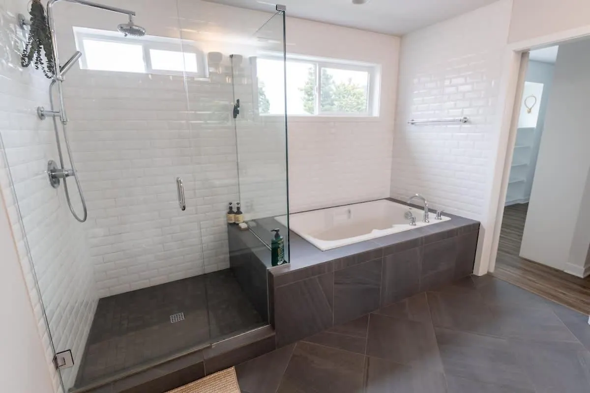 Comfy Family Home, Walkable Neighborhood + Patio! Portland